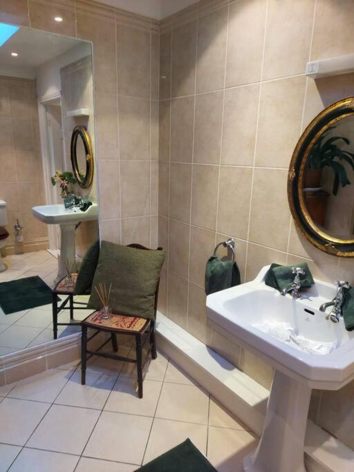The Old Goathouse Hotell Kildare Eksteriør bilde